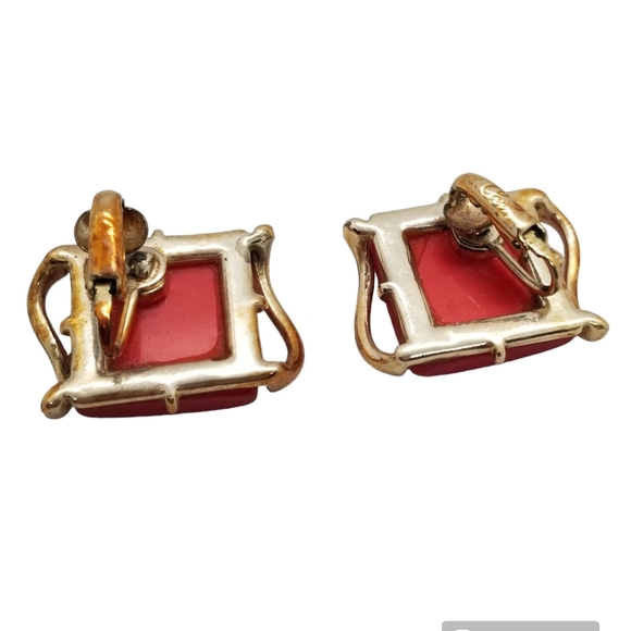 COROCRAFT 1950S CHERRY RED SQUARE LUCITE & GOLDTONED CLIP ON EARRINGS - Picture 6 of 7